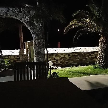 Το Πετρινο Villa Agia Marina Mikrolimanou Bagian luar foto